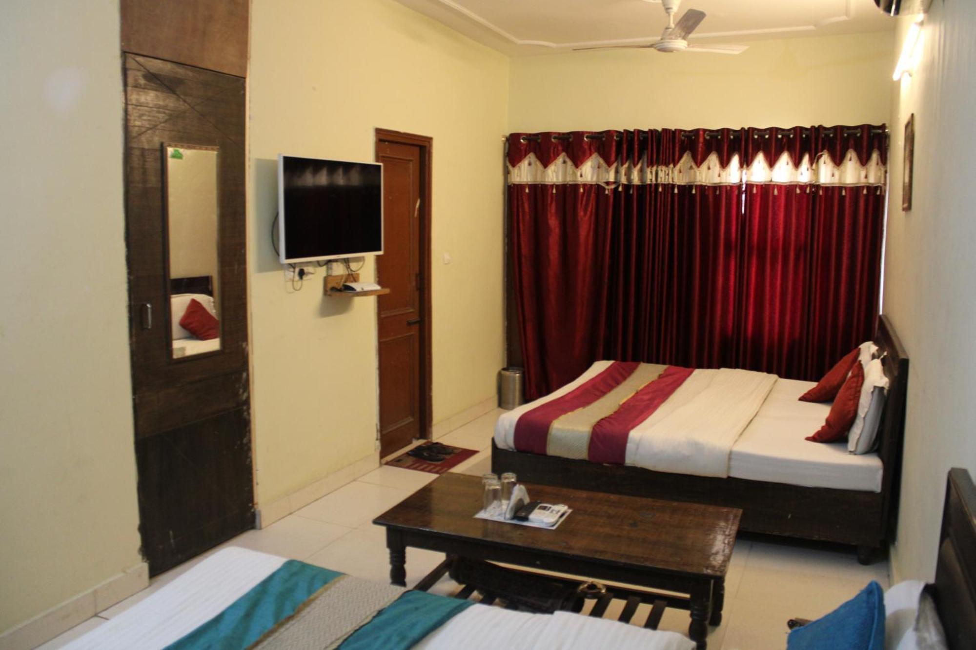 Hotel Diamond Leaf Chandigarh Exterior photo